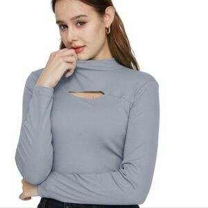 SUSAN GRAVER Stylish Cutout Long Sleeve Top in Gray Size M